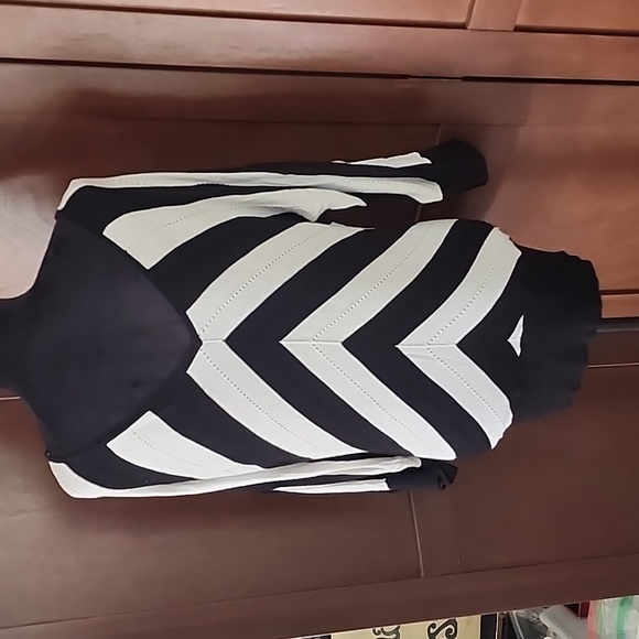 WHBM Lightweight Black and White Sweater Size M - Picture 5 of 9